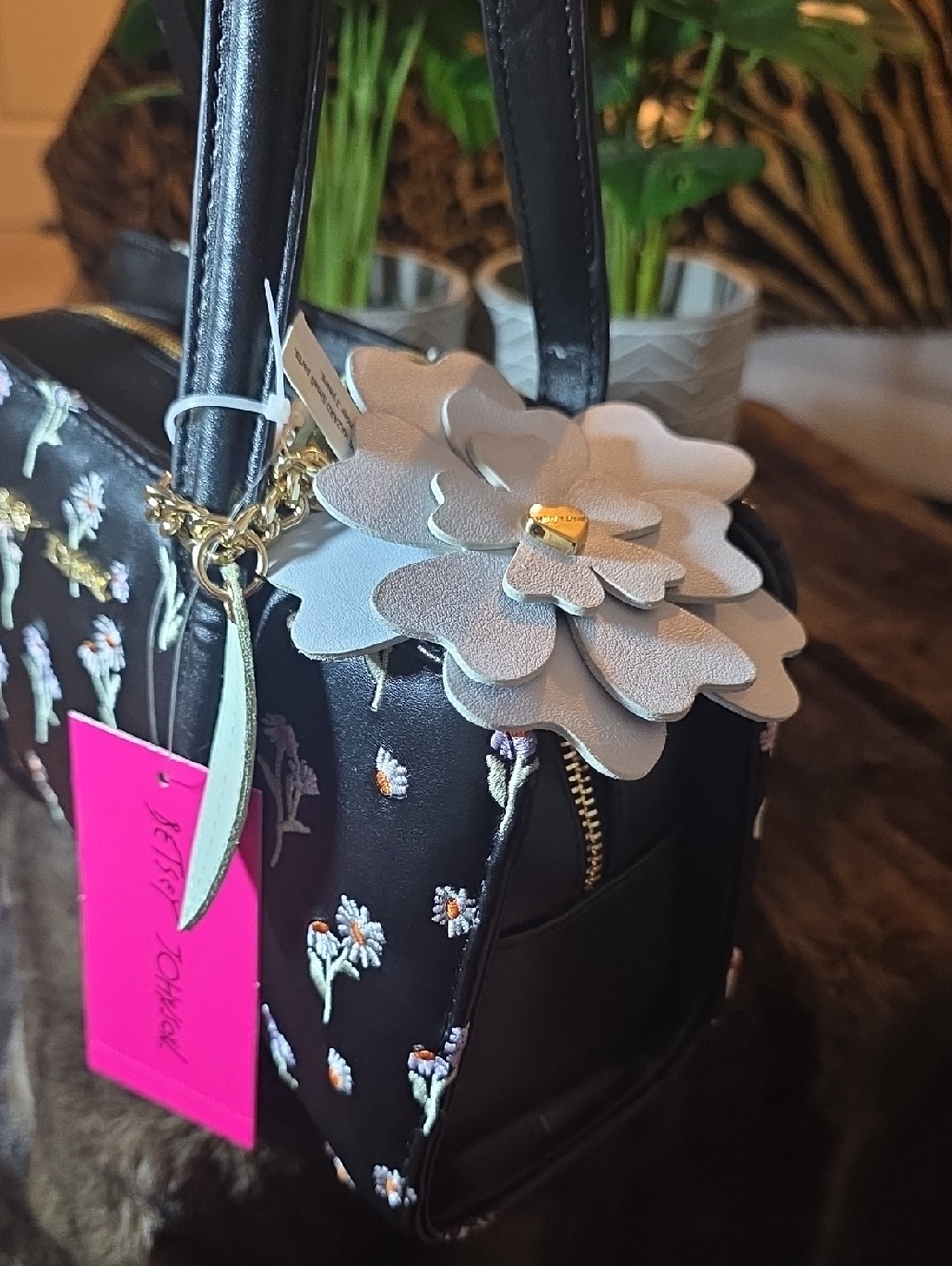NWT Betsey Johnson Black Floral Barrel SHOULDER  Bag with Gold Logo - Picture 7 of 7